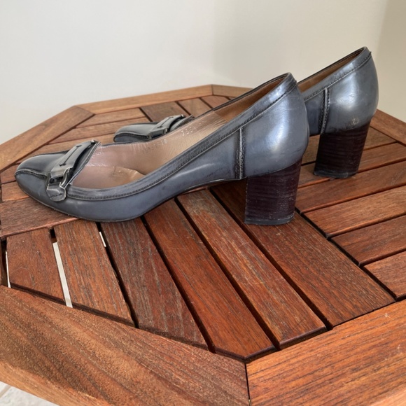 Grey Salvatore Ferragamo shoes.  Size 7 1/2 - Picture 6 of 8